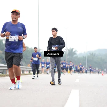 Runner Photo 7412070