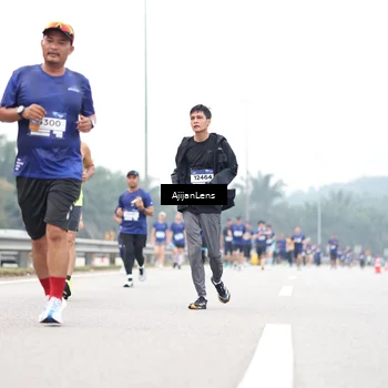 Runner Photo 7412076