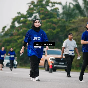 Runner Photo 7412078