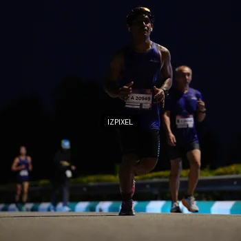 Runner Photo 7412104