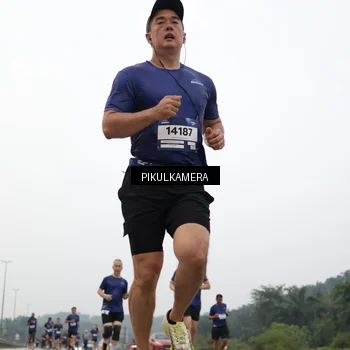 Runner Photo 7412152