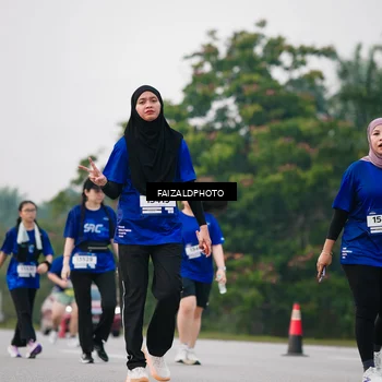 Runner Photo 7412188