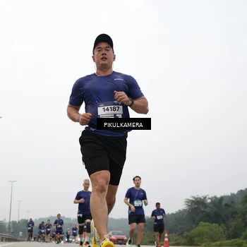 Runner Photo 7412202