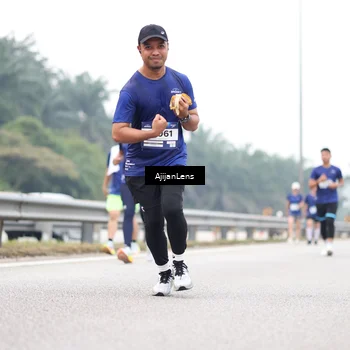 Runner Photo 7412215