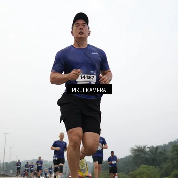 Runner Photo 7412229