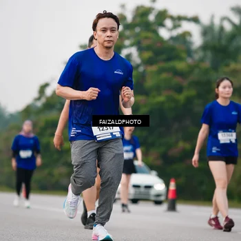 Runner Photo 7412324
