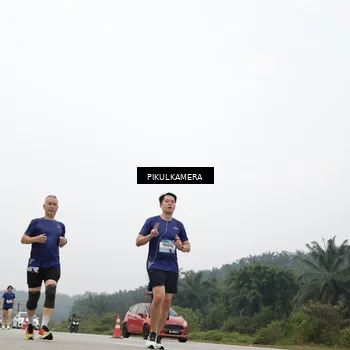 Runner Photo 7412353