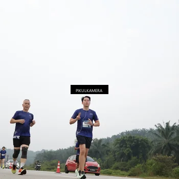 Runner Photo 7412390