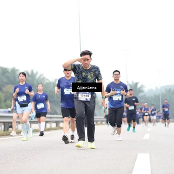 Runner Photo 7412472