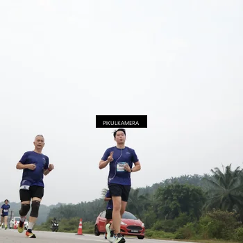 Runner Photo 7412496