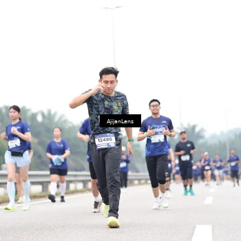 Runner Photo 7412502