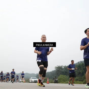 Runner Photo 7412578