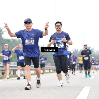 Runner Photo 7412600
