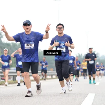 Runner Photo 7412620