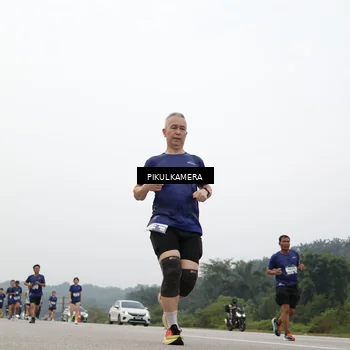 Runner Photo 7412642