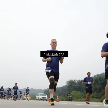 Runner Photo 7412699