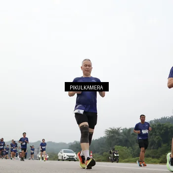 Runner Photo 7412710