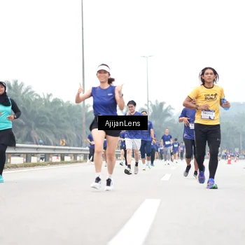 Runner Photo 7412773