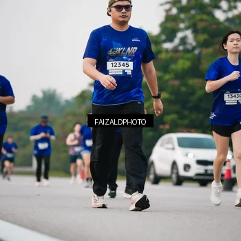 Runner Photo 7412940