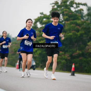 Runner Photo 7412999