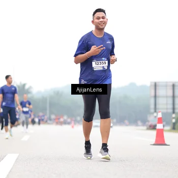 Runner Photo 7413024