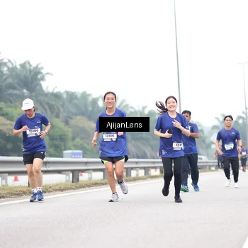 Runner Photo 7413047