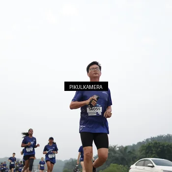 Runner Photo 7413111