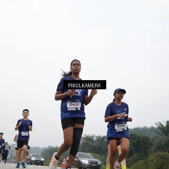 Runner Photo 7413298