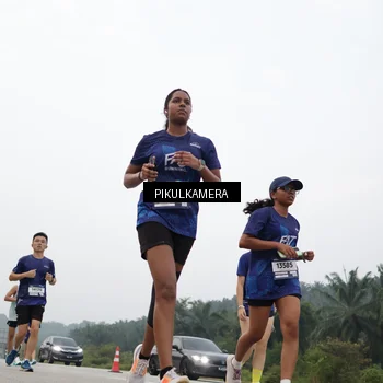 Runner Photo 7413328