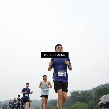 Runner Photo 7413464
