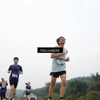 Runner Photo 7413540