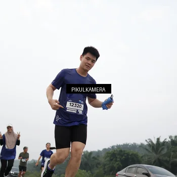 Runner Photo 7413641