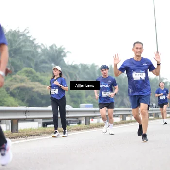 Runner Photo 7413683