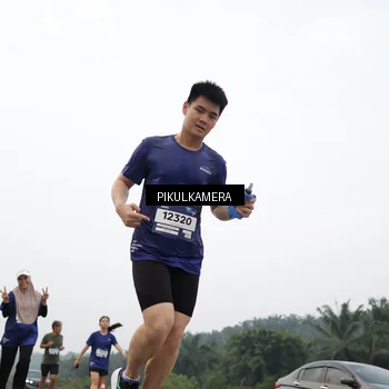 Runner Photo 7413684