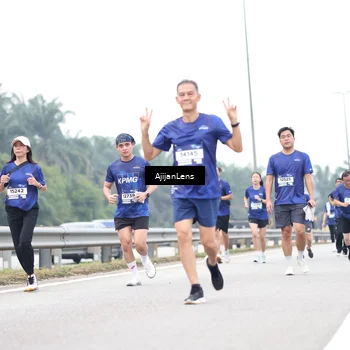 Runner Photo 7413687