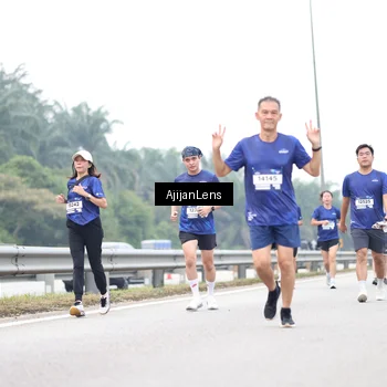 Runner Photo 7413695