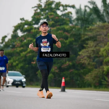 Runner Photo 7413736