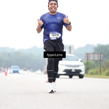 Runner Photo 7413875