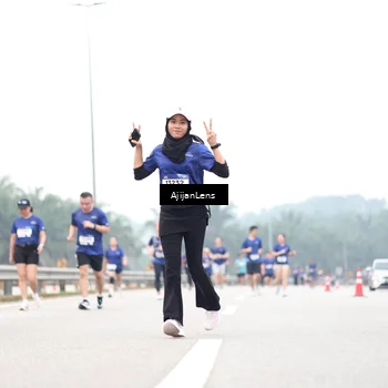 Runner Photo 7413991