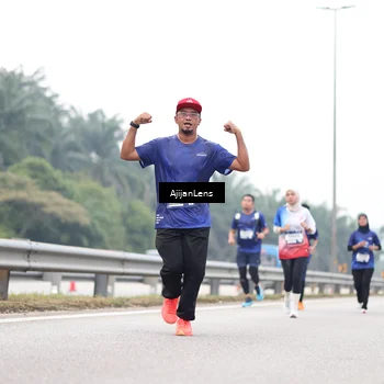 Runner Photo 7415082