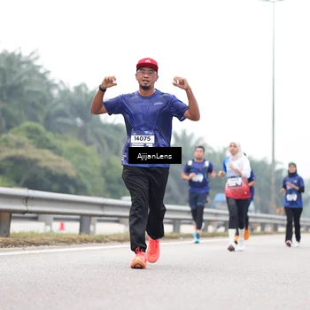 Runner Photo 7415104