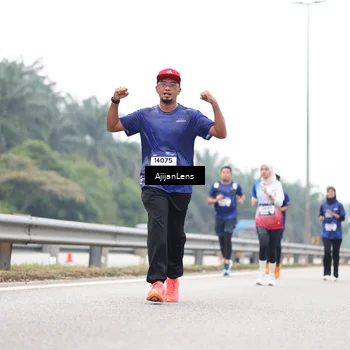 Runner Photo 7415105