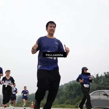 Runner Photo 7415304