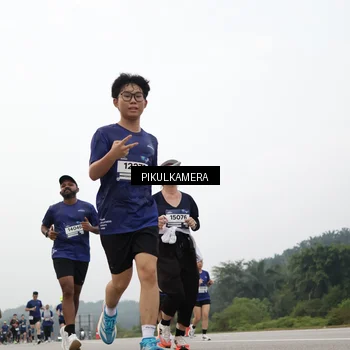 Runner Photo 7415343
