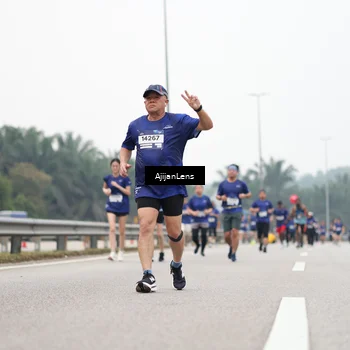 Runner Photo 7415468