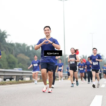 Runner Photo 7415709