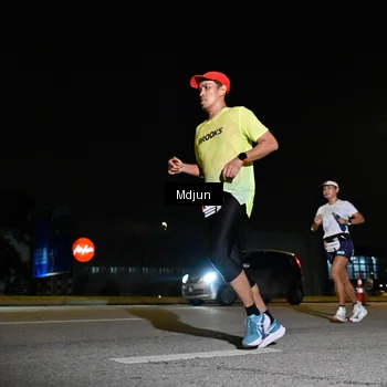 Runner Photo 7415999