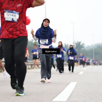 Runner Photo 7416011
