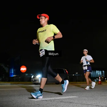 Runner Photo 7416012