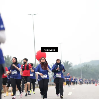 Runner Photo 7416025